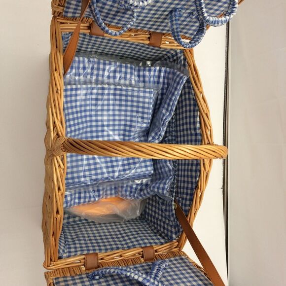 HP!!! 4 Person Wicker Picnic Basket w/Plates, Cups, Cloth Napkins, Table Cloth - Picture 6 of 9